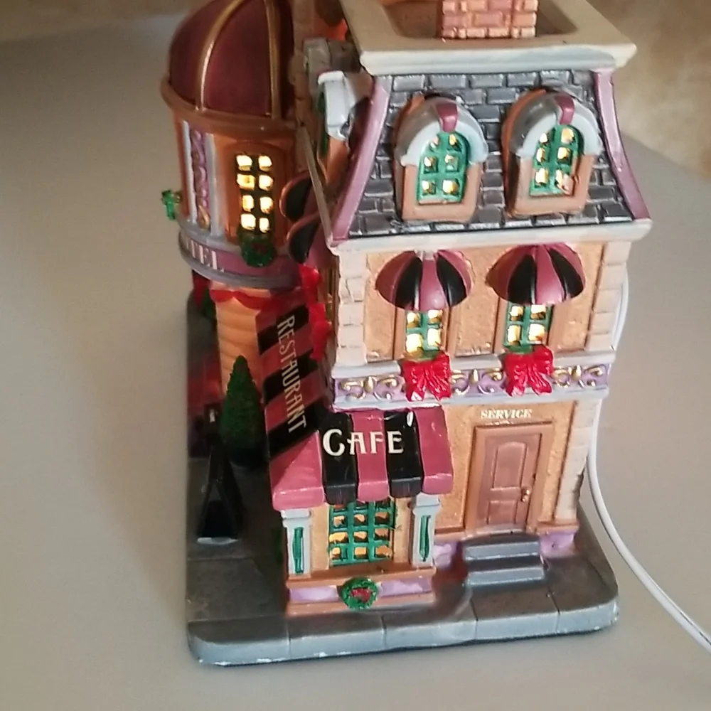 Lemax Carole‎ Towne Dolly Hotel 2012